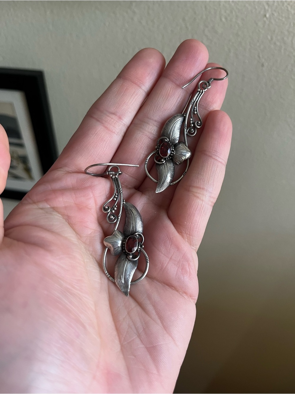 Vintage Sterling silver red semi-precious gemstone filigree leaf dangle earrings